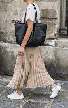 Pleated Midi Skirt Outfit, Summer Uniform, Midi Skirt Outfit, Summer Styling, Fall Back, Orange And Turquoise, Skirt White, Pleated Midi Skirt, Styling Tips