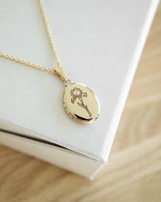 PHOTOS: No inserts, the photos are glued on. Please message us your photos after you place your order! ADDITIONAL ENGRAVING: Add this to your order: https://etsy.me/3CTK74W METAL/MATERIAL: 14K Gold Filled / Sterling Silver / 14K Yellow Solid Gold The metal material are stamped on the back of the locket. LOCKET DIMENSIONS: Locket Size - 19mm x 10mm (small) including the bail. Please check sizing before ordering. CHAIN: Sturdy 1mm smooth chain. The chain material matches the material of the locket Flower Charm Locket Necklace Keepsake, Elegant Keepsake Locket Necklace With Flower Charm, Personalized Gold Jewelry With Pressed Flowers, Keepsake Medallion Locket Necklace With Birth Flower, Medallion Locket Necklace With Birth Flower For Keepsake, Birth Flower Locket Necklace Gift, Rose Gold Birth Flower Locket Necklace Keepsake, Birth Flower Locket Necklace For Mother's Day Anniversary, Oval Birth Flower Keepsake Jewelry