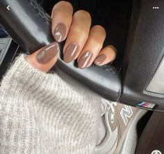 Fall nails inspo fall ideas fall hacks brown nails nail ideas Dip Powder Nails With French Tip, Round Nails Colors, Round Nail Designs, Kutek Disney, Simple Fall Nails, Nagellack Trends, September Nails, October Nails, Cute Nails For Fall