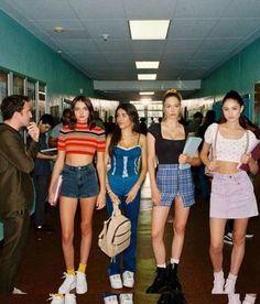 Fashion From 2000 Early 2000s, 90s Fashion Outfits 1990s Style Vintage, 80’s Fashion Women, 2000 Party Outfit, Colorful Y2k Outfits, 80s Aesthetic Fashion, Photoshoot Fits, Y2k Ideas, Comp Sci