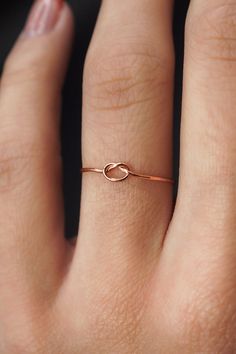 This stacking Knot ring is really cute and easy to wear! The open wire knot adds a bit of extra detail to this otherwise simple hammered stacking ring. This is one single length of metal that is knotted into a secure, open knot and soldered around the back. This ring is a great alternative to a stacking ring! This li Rose Gold Open Ring, Rose Gold Rings Simple Unique, Rose Gold Ring Simple, Chain Ring Gold, Tied Knot, Gold Knot Ring, Tiny Rings, Single Ring, Simple Rose