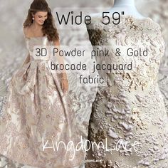 3D Metallic Rosa Gold Brokat Jacquard Stoff 3D Rose Brokat Stoff Blumen Jacquard Gold Stoff Blumen Jacquard Stoff Breite 59 inc Rosa Jacquard / Nähen Brokat Ballkleid Farbe wie Foto Puderrosa mit Gold Breite: 150.00 cm - 59'' Gewicht: 180 g/m2 Polyester Länge 0,5 Meter 0,5 Meter 1 Meter 1 Meter 5 Meter 5 Meter Jacquard Brokat - schöner, strukturierter, gemusterter, luxuriöser, teurer Stoff. Es fällt durch ein aufwendiges und einfaches Weben aus. Seine Herstellung ist ein langwieriger und mühsame Photo Rose, Wedding Corset, Bolero Wedding, Gold Brocade, 3d Rose, Golden Rose, Metallic Pink, Gold Fabric, Brocade Fabric