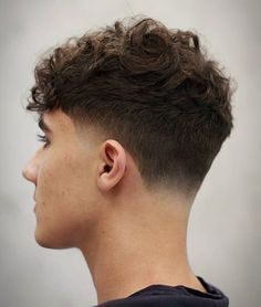 Taper Fade Short Hair, Fade Haircut Curly Hair, Low Taper Fade Haircut, Taper Fade Curly Hair, Short Fade Haircut, Curly Hair Fade, Low Fade Haircut, Aesthetic Hairstyles