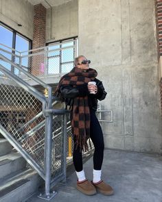 Ugg Outfits Winter, Platform Ugg Outfit, Slouch Socks Outfit, Winter Outfit Ideas Casual, Casual Winter Style, 2023 Winter Fashion, Platform Ugg, Slouchy Socks