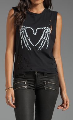 Skull hands heart Sweet Shirt, Hipster Outfits, Rocker Chic, Glam Rock, Looks Style, Visual Kei, Costume Halloween