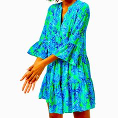 Nwt Lilly Pulitzer Gabriel Lileeze Tunic Dress Cabana Green Keepin It Reel Sz 00 Sold Out Completely!!! Hot Demand Dress!!!! Details: Delight Is In The Details Of Our Gabriel Lileeze Tunic Dress. Made From Lightweight Lileeze Fabric, This Easy-Fit Tunic Catches The Eye With Tiers Along The Skirt, A Front Bib With Half Placket, And Ruffles At The Hems Of The 3/4-Length Sleeves. Lightweight Airy Fabric Works Wonders For Us! It Resists Wrinkles, Takes Color And Prints Fabulously, And Offers Amazing Cute Sweater Dresses, Wrap Dress Midi, Vintage Lilly Pulitzer, Fitted Tunic, Yellow Floral Dress, Maxi Dress Cotton, Sweet Dress, Mini Wrap Dress, Lilly Pulitzer Dress