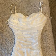 Windsor White Mini Dress With Pearls. New With Tags! Short White Formal Dress, Mini Dress With Pearls, White Dress Short Formal, Formal Dresses Tight, Dresses Windsor, Dress With Pearls, Prom Inspiration, Dress Tight, Pearl Dress