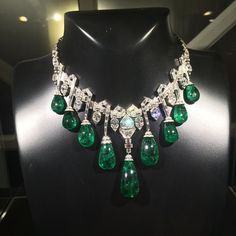 An Art Deco emerald and diamond necklace, once owned by HRH Princess Faiza of Egypt, circa 1929, by Van Cleef & Arpels. @vancleefarpels #emerald #emeraldnecklace #historicjewelry #royaljewels #vcacollection Biedermeier Furniture, Art Deco Emerald, Jewelry Emerald, Royal Jewels