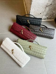 Brown and black Bottega Veneta Andiamo Clutch at reduced prices. Linked 🔗 - #GenuineOnly 🔎 Must have fall bags, designer handbags; luxury bags, fw24, bottega andiamo. Bottega Andiamo, Bottega Veneta Andiamo, Bottega Bag, Classy Purses, Dream Bag, Expensive Bag, My Style Bags, Bottega Veneta Bag, Luxury Bags Collection