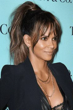 Ponytails With Bangs, Halle Berry Hairstyles, Rambut Brunette, Ponytail Hairstyles Easy, Simple Ponytails, Fringe Bangs, Effortless Hairstyles