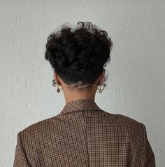 Pixie Cut Black Woman, Pixie Cut Curly, Female Fade Haircut, Fade Haircut Women, Curly Hair Women, Haircuts For Curly Hair, Hairdos For Curly Hair