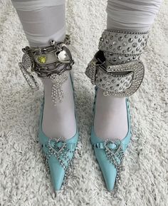 Body Lingerie, Shoe Inspo, Mode Inspo, Pretty Shoes, Designer Heels, Fashion Details, Vintage Dior