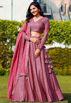 Short Sleeve Lehenga, Lehenga Designs With Sleeves, V Neck Choli Designs, Full Length Blouse Designs For Lehenga, Women Lehanga Designs, Diwali Dress For Women, Western Chaniya Choli Designs Weddings, Lehenga For Diwali Festival, Traditional Dresses Indian Lehenga Choli