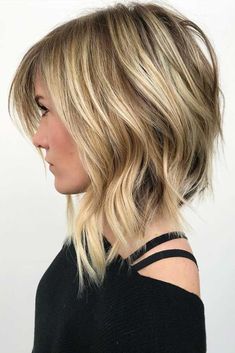 Inverted Hairstyles, Edgy Bob Haircuts, Hairstyles With Layers, Line Bob Haircut, Womens Haircuts Medium, Medium Short Hair, Medium Curly Hair Styles, Lob Haircut, Cute Hairstyles For Medium Hair