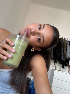 Cute Drinks, Matcha Girl, Matcha Aesthetic, A Happy Girl, Aesthetic Health, Matcha Drink, Cute Pics, Fitness Products, Get My Life Together