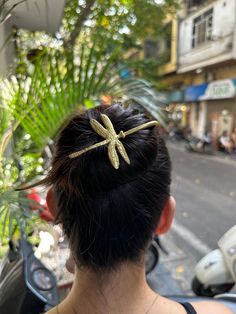 Dragonfly hair stick from solid brass. It is made from brass sheet and thick brass wire, soldered together using silver solder, hand-engraved, hammered, textured and gently polished. It also is very valuable addition for brass collectors. ►Handcrafted from 100% pure brass by Vietnam skilled craftsman. These hairpins are perfect for impressive outfit or can be a special gift for friends, family, business partner on any special occasions. Each product is unique because it is crafted through an ancient process. Each my jewelry is packed in gift wrapping. Dimentions Pin length 5.90 in (15cm)  Dragonfly width: 5.5cm ► Click here to find more jewelry & accessories: https://www.etsy.com/listing/1040045231/ginkgo-leaf-earrings-brass-ginkgo-leaf?ref=shop_home_active_20&pro=1&frs=1 Thank you for vis Brass Hair Pin, Dragonfly Jewelry, Hair Stick, Butterfly Hair, Hair Comb Wedding, Business Partner, Hair Sticks, Hair Pin, Copper Color