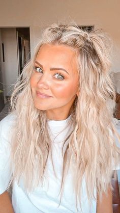 80s Hair Crimped Hairstyles, Medium Hair Up Dos Easy, Bubble Braid Hair Down, Part Up Hairstyles, Harmony Beus Hair, Adult Crazy Hair Day Ideas, Harmonize Beauty Hair, Hairstyles For Extensions