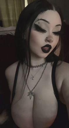 Goth Mommy Aesthetic, Beautiful Goth Women, Cocky Pose, Goth Character Design, Goticas Aesthetic, Goth Black Women, Goth Lips, Fat Goth