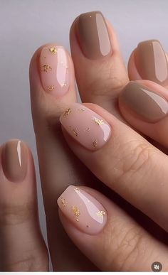 Simple Minimalist Nail Designs, Simple Nail Art Neutral, Gel Manicure Neutral Colors, Simple Elegant Gel Nails, Simple Neutral Nail Designs Short Nails, Short Gelish Nail Ideas, Wedding Nails Simple Classy, Summer Neutral Nails Gel, Short Clean Acrylic Nails