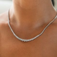 Elevate your style with this 5.50 CT lab-created diamond Riviera necklace. Set in 14K white gold, its brilliant diamonds and elegant design make it ideal for any occasion.  ❋ 𝐃𝐢𝐚𝐦𝐨𝐧𝐝 𝐃𝐞𝐭𝐚𝐢𝐥𝐬 ⎆ Total Diamond Weight: 5.50 CTW ⎆ Main stone: 5.50 CTW Round cut, D,E,F / VVS,VS ⎆ Gold: 10K, 14K, 18k / White Gold ⎆ Making Process: Handmade - Crafted by our experienced team ⎆ Type: Lab-Grown Diamond ⎆ The listed ring is made with the particular preference of the Client, so the diamond weig Dig Jewelry, Riviera Necklace, Diamond Necklace Wedding, Diamond Tennis Necklace, Expensive Taste, Necklace Wedding, Refined Style, Tennis Necklace, Green Diamond