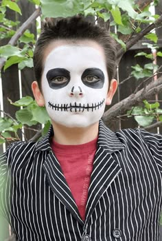 Kids Skeleton Face Paint, Skeleton Face Paint Easy, Maquillaje Halloween Infantil, Skeleton Makeup Kids, Jack Skellington Face Paint, Skeleton Face Makeup, Sally Halloween Costume