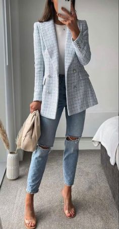 Tweed Blazer Outfit, Grey Blazer Outfit, Blue Tweed Blazer, Smart Casual Women Outfits, Blazer Outfits Casual, Blazer Bleu, Zara Outfit