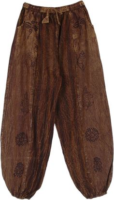 A bohemian style stonewashed harem pants with pockets, flexible drawstring, elastic waistband, and elastic ankle cuffs.  These pants have floral and spiritual symbol stamps printed on them that look quite unique. #tlb #SplitSkirtsPants #Stonewash #Pocket #Yoga #bohemianfashion #HaremPants #BlockPrint Looks Hippie, Boho Hippie Style, Bear Brown, Earthy Outfits, Hippie Pants, Hippie Look, Hippie Style Clothing, Bohemian Handmade, Trendy Skirts