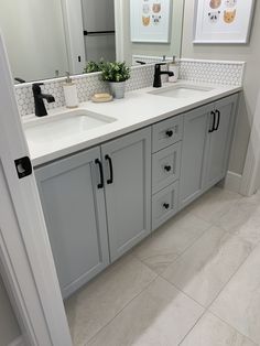 Masterbath Ideas Color, Bathroom Ideas Grey Cabinets, Charcoal Gray Bathroom Cabinets, Gray Master Bath Ideas, Light Colored Bathroom Ideas, Double Sink Kids Bathroom, Grey Tone Bathroom, Bathroom With Grey Cabinets