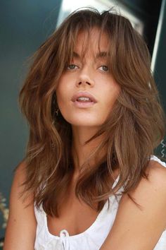 Long Bangs Shag, Shag Thick Hair, Shag Hairstyles Thick Hair, Shag Haircut Short Hair, Curtain Bangs Shag Haircut, Light Shag Haircut, Shag Haircut Curtain Bangs, Shag Haircut With Curtain Bangs, Shag Curtain Bangs