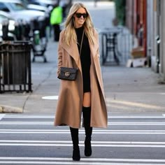 Winter Night Outfit, Winter Mode Outfits, Fall Fashion Skirts, New York Outfits, Clubbing Outfits, Cozy Winter Outfits, Mode Boho, Cute Winter Outfits, Camel Coat