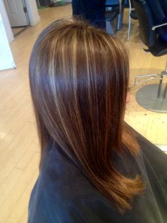 dark blonde highlights on brown hair with angles Maroon Highlights On Brown Hair, Calico Highlights, 2000s Hair Color, 2000s Highlights Hair, Chunky Highlights For Brown Hair, Blonde And Brown Highlights, Blonde Highlights On Brown, Blonde Highlights On Brown Hair