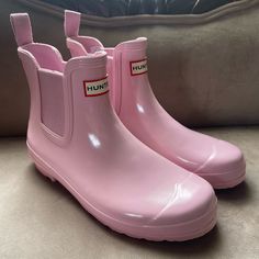 Hi! This Is A New Never Worn Pair Of Hunter Rain Boots Size 10 Fits True To Size And Is The Beautiful Color Light Pink. Pink Waterproof Rain Boots, Pink Round Toe Boots, Hunter Short Rain Boots, Pink Hunter Rain Boots, Pink Hunter Boots, Hunter Short, Christmas Lists, Fall Winter Shoes, Color Light Pink