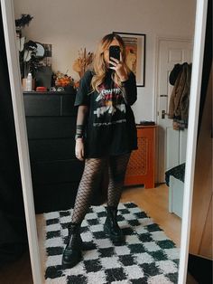 Goth Oversized Shirt Outfit, Mid Size Edgy Fashion, Grungy Womens Outfits, Grunge Oversized Shirt, Style Black Tshirt, Millenial Alt Fashion, Alt Oversized Tshirt Outfit, Summer Goth Outfits Midsize, Alt Spring Fashion