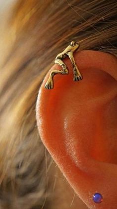 Cartilage Ear Cuff, Pretty Ear Piercings, Cute Ear Piercings, Gold Jacket, Cute Piercings, Gold Ear Cuff, Gold Tree, Tree Frog, Dope Jewelry