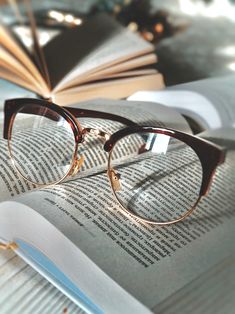 Hot Nerd, Aesthetic Glasses, Nerd Aesthetic, Aesthetic Reading, Book Mood, Leather Glasses Case, Cool Sunglasses, Glasses Case