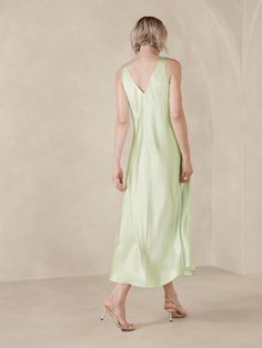 This floaty midi dress is cut with inset godet panels to increase the sweep of its skirt.  For fabric, we selected our signature silk charmeuse, a fabric we love for its beautiful drape, satin-like shine, and ease of care.  Trapeze Fit: Cut for a flowing, A-line fit.  No waist definition.  Scoop neck.  Scoop back.  Fully lined.  Trapeze Fit: Cut for a flowing, A-line fit.  No waist definition.  Sleeveless.  Midi length.  Model: Size S, 5'10" (178cm). Floaty Maxi Dress, Celery Green, No Waist, Silk Maxi, Silk Midi Dress, Silk Maxi Dress, Beautiful Drapes, Silk Charmeuse, Its Beautiful