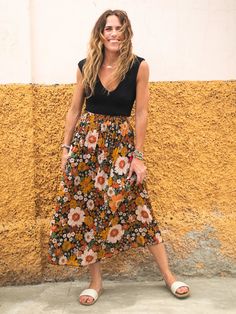 Our Maylin Midi Skirt is made from a soft fabric with a beautiful orange floral print to create the perfect boho aesthetic! It's a lined skirt with a smocked waistband that looks great with one of our comfy tops! Wear this flowy, charming style with sandals on a warm, sunny day or opt for boots throughout the colder months! Costura Diy, Natural Life, Skirt Outfits, Sweater Vest, Spring Outfit, Boho Outfits, Body Types, Dress To Impress