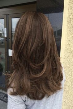 Medium Length Haircut For Thick Hair Layers, Hair Cut 2024 Girl, Hair Cut Style For Girls 2023, U Shape Layered Haircut, Layered Long Brown Hair, Brown Hair Butterfly Cut, Viviane Audi Hair, Layed Hair Medium, Layered Hair For Thinner Hair