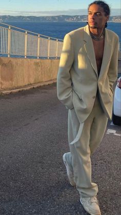 Guys Prom Outfit, Prom Outfits For Guys, Relaxed Tailoring, Men's Wedding Outfit, High Fashion Men, Gala Outfit, Wedding Outfit Men, Street Fashion Men Streetwear, Men Streetwear