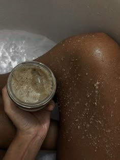 Easy Diy Body Scrub, Mrs Bella, Diy Body Scrub Recipes, Haut Routine, Body Scrub Recipe, Diy Body Scrub, Organic Sugar