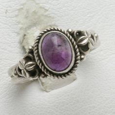 Vintage 925 Sterling Silver Purple Amethyst Oval Ring Filigree Oxidized solitaire Estate Purple Oval Cabochon Hallmarked Ring, Vintage Amethyst Oval Cabochon Ring, Classic Purple Cabochon Rings, Vintage Amethyst Cabochon Ring, Vintage Purple Amethyst Cabochon Ring, Vintage Oval Amethyst Ring, Vintage Oval Amethyst Ring Stamped 925, Vintage Purple Amethyst Ring Stamped 925, Vintage Oval Amethyst Ring In Sterling Silver