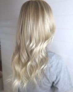 Blonde Hair With Red Tips, Layered Wavy Bob, Dark Skin Blonde Hair, Blonde Hair Colour, Blonde Hair Extensions, Creamy Blonde, Balayage Hair Blonde, Copper Hair, Colored Highlights