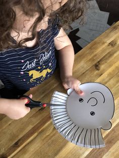 Crafts With Paper Plates, Simple Craft, Toddlers And Preschoolers, Paper Plate Crafts, Preschool Art, Craft Activities For Kids