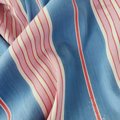 the fabric has red, white and blue stripes on it's side as well