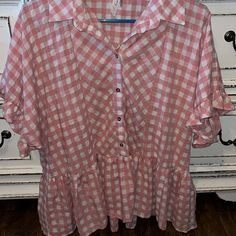 Never Worn Medium But Fits Larger In My Opinion Preppy Plaid Summer Tops, Summer Preppy Plaid Tops, Spring Gingham Short Sleeve Shirt, Summer Gingham Button-up Tops, Cute Plaid Short Sleeve Tops, Cute Short Sleeve Plaid Tops, Casual Cotton Blouse For Picnic, Preppy Short Sleeve Plaid Tops, Preppy Gingham Shirt For Summer