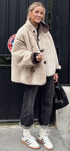 STREET STYLE 2025 FALL Studded Ankle Boots Outfit, Monterey California Outfits Winter, Tights And Oversized Shirts, Winter Fits Women Aesthetic, Weekend Mom Outfit Winter, Black And White Combination Outfits, Chunky Loafers Outfit Jeans, Ukrainian Street Style, Cosy Chic Outfit