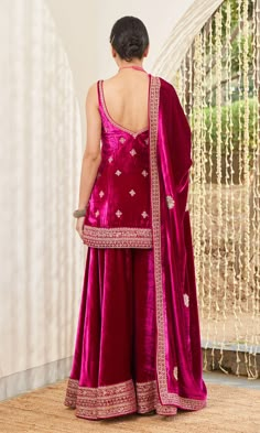 Sharara Designs, Trendy Outfits Indian, Velvet Dress Designs, Casual Indian Fashion, Desi Fashion Casual, Indian Dresses Traditional, Traditional Indian Outfits, Indian Bridal Outfits, Designer Dresses Casual