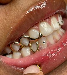 #grills #gold Grills And Tooth Gems, Women’s Gold Grill, Grill Black Women, Grills On Women, Girl With Grills, Gold Grill Women, Teeth Grills For Women, Grills Women, Cute Grills For Women