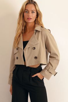 Court Outfit, Womens Cropped Jacket, Cropped Outfits, Fall Winter Fashion Trends, Short Trench Coat, Classy Winter Outfits