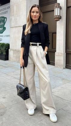 Chic Wide-leg Work Pants With Pockets, Wide Leg Alfaiataria, Trendy High-waisted Dress Pants For Office, Fall Wide Leg Workwear Pants, Fall Wide Leg Work Pants, Fashion-forward High Waist Workwear Bottoms, Fall Workwear Wide Leg Trousers, Fall Office Work Pants Straight Fit, Fall Office Straight Work Pants